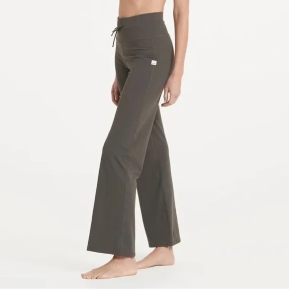 Vuori Pants - Vuori Daily Wide Leg Pants in Oregano